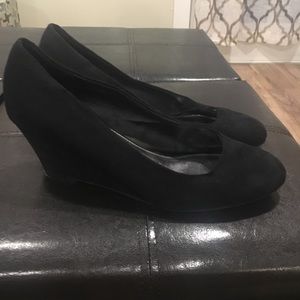 Avenue Black Velvet Velour Chunky Heels Size 10W